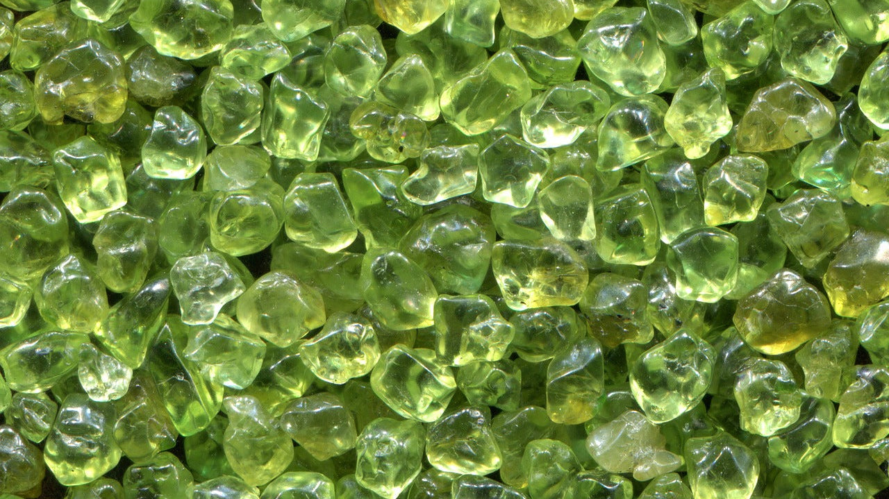 Peridot gemstone — August birthstone known for its golden-green color, meaning, and healing energy | Oberia Jewelry