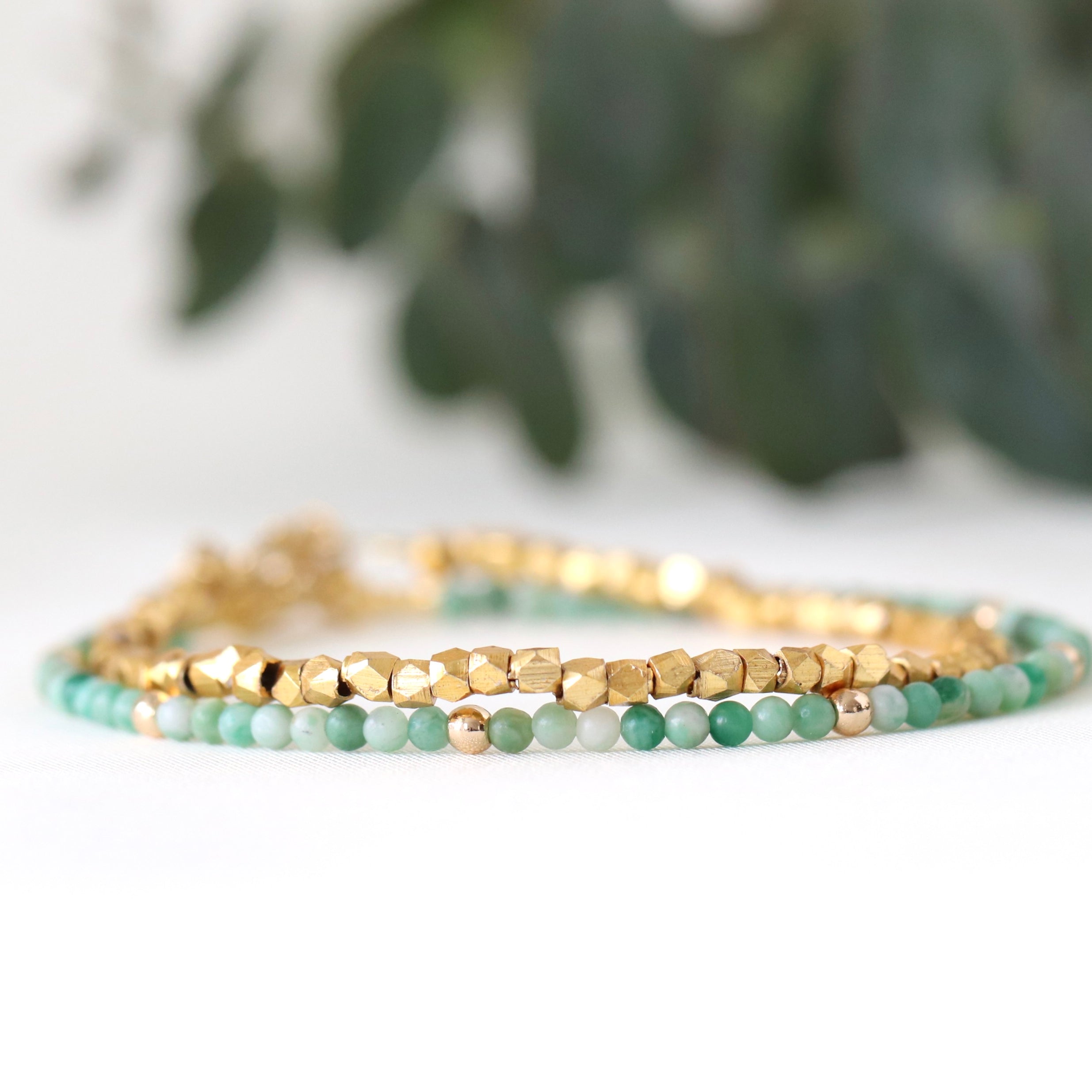 Elegant green Jade bracelet with gold accents