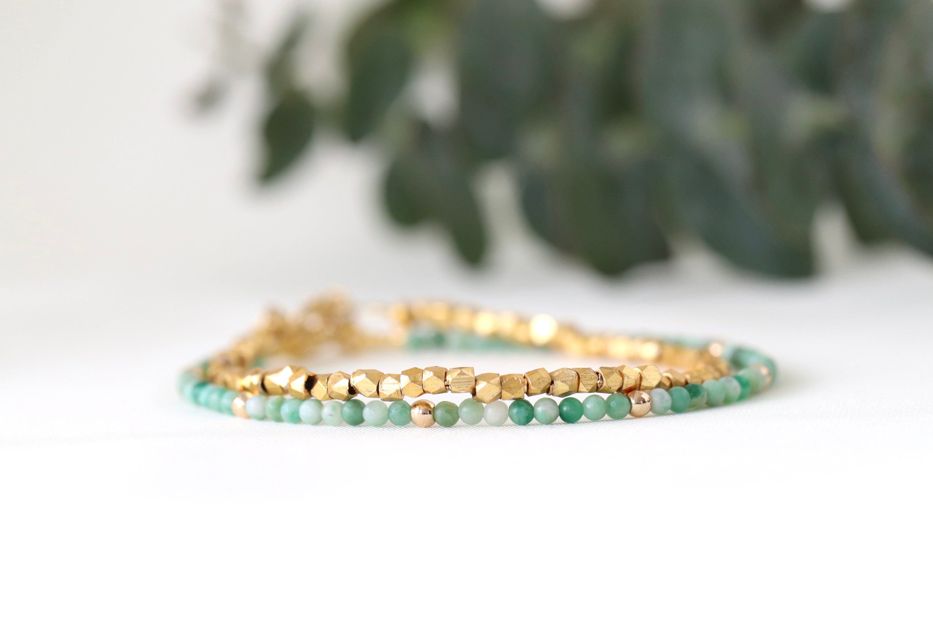 Elegant green Jade bracelet with gold accents