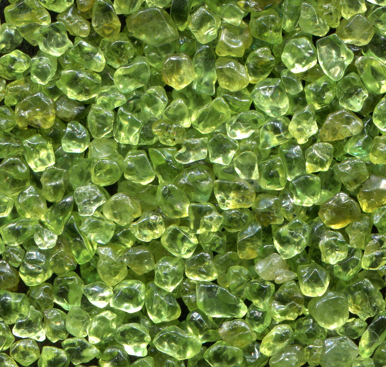 Peridot gemstone — August birthstone known for its golden-green color, meaning, and healing energy | Oberia Jewelry